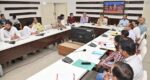 जिलाधिकारी ने डेंगू की रोकथाम व सफाई व्यवस्था को लेकर जिला कार्यालय सभागार में संबंधित अधिकारियों के साथ की बैठक