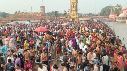 बुद्ध पूर्णिमा पर हरिद्वार में श्रद्धालुओं का लगा जमवाड़ा